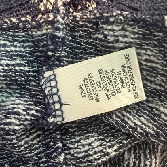 Self-esteem, L hooded shirt/sweater. Knitted lace detail on drop hem, hood,pocke - Picture 4 of 6